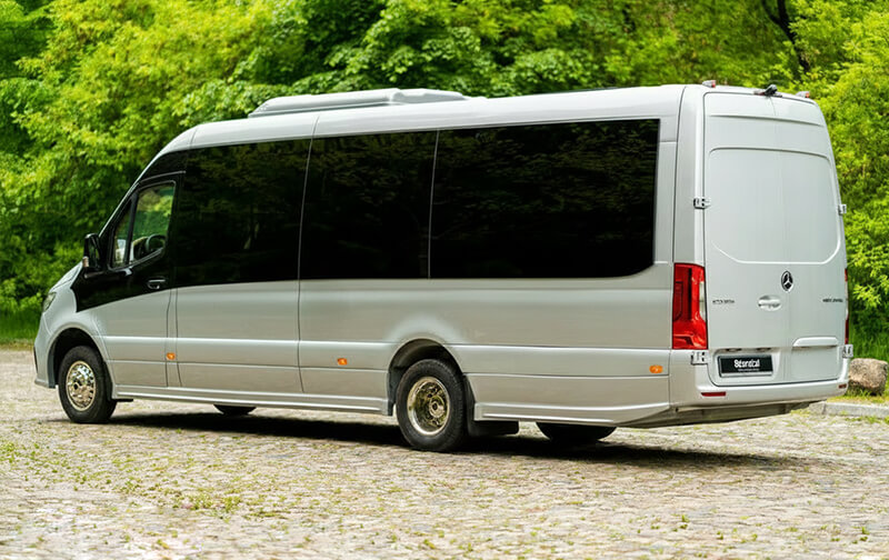 Sprinter-Kleinbus mit 19 Sitzplätzen, Seitenansicht
