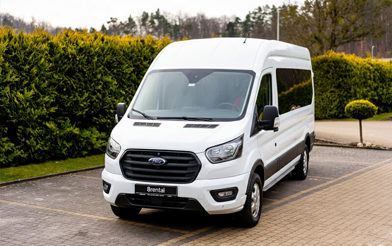 Ford Transit als Kleinbus mit 16 Sitzplätzen, Aussenansicht