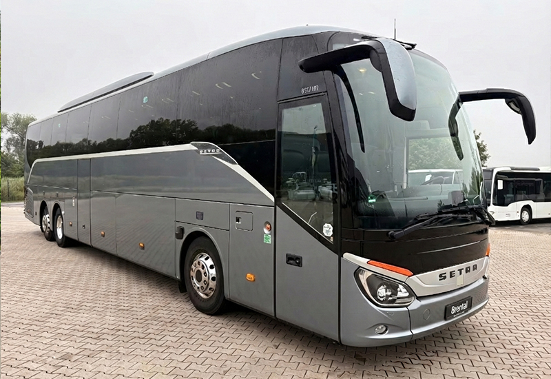 Setra-Reisecar mit grosser Sitzplatzzahl, Aussenansicht